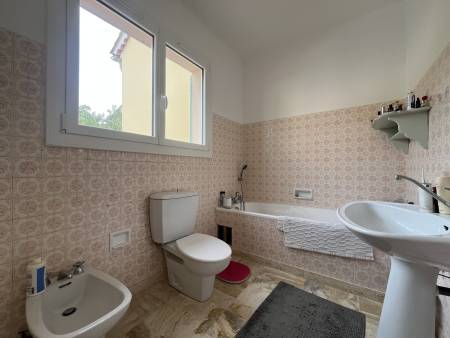 4 pièces 115.02 m² Appartement T4 vue mer - Centre ville LE LAVANDOU